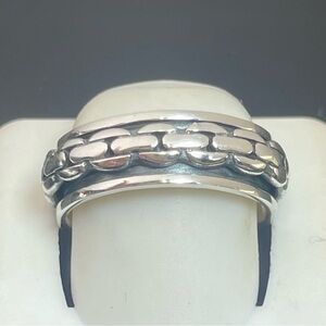Size 8 sterling silver spinner ring